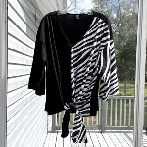 Womens Emory Rose Black & White shirt Sleeve Tie Front Top, Sz XL